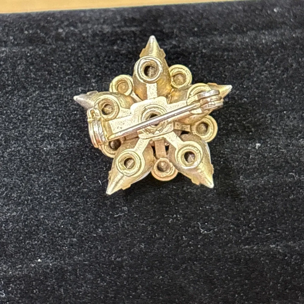 Vintage 1950s Gold Tone Moonglow Purple Rhinestone Starburst Brooch Pin